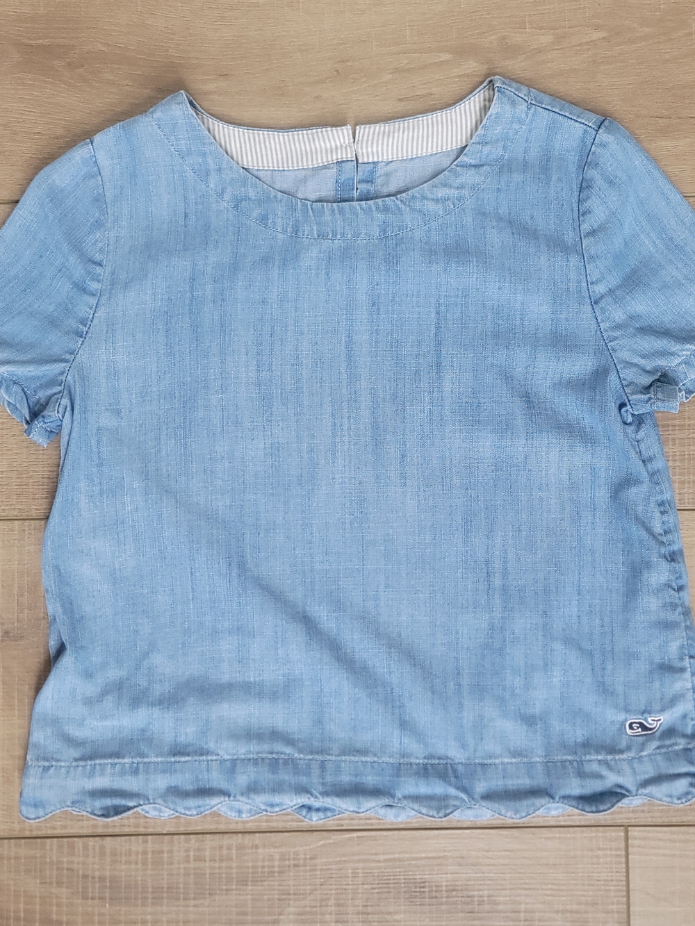 Vineyard Vines Girls Scalloped Chambray Blouse Blue S 7-8 Tencel Coastal Preppy